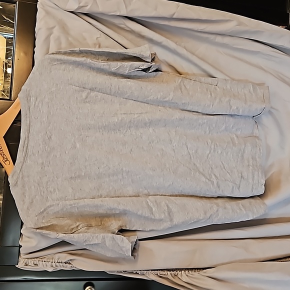 🌟3/$25🌟 Harry Potter Howgwarts Coat Of Arms Tshirt Size L Gray - Picture 4 of 4